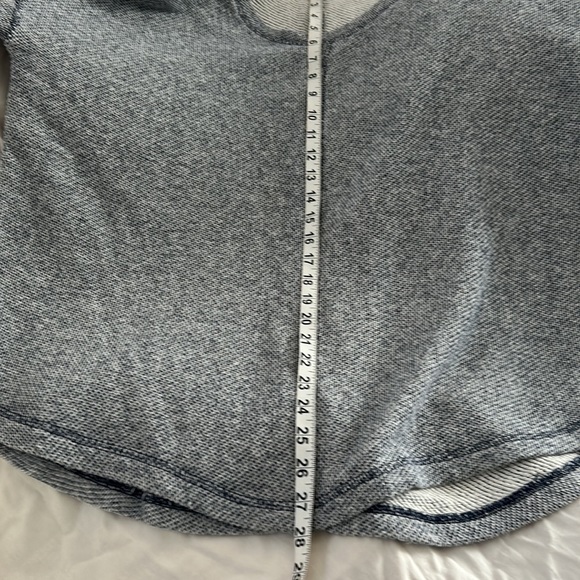Old navy pull over sweater. Unisex. Shades of navy and white speckles size XL. - Picture 5 of 7